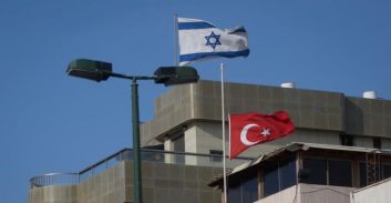 חברת בניה מטורקיה מבקשת להיכלל במאגר קבלנים של משרד הבינוי והשיכון