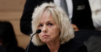 העליון אישר תובענה ייצוגית נגד חברות כרטיסי האשראי עקב עושק קשישים