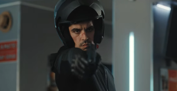 "הדרך לקורסיקה": אסיר משוחרר שנדחק מהמאפיה ומשתף את אחותו החוקרת