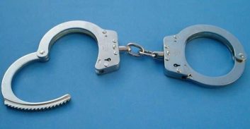 שחרור לקהילה טיפולית לנאשם שפרץ לרכב בעודו ממתין לגזרי-דין בשני תיקים