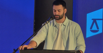 גיל שגיא: "אבא שלי השאיר בעולם הרבה מאוד צדק ואהבה"