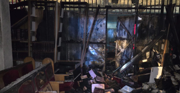 חשד להצתת בית כנסת ברמלה, לוחמי אש חילצו ספרי תורה