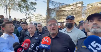 בן-גביר בזירת הנפילה בת"א: "מי שירים ראש וינסה לפגוע בישראל, נכסח אותו"