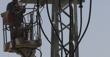 כתב אישום: מנהל מדור בחברת החשמל גנב 1.5 מיליון שקל