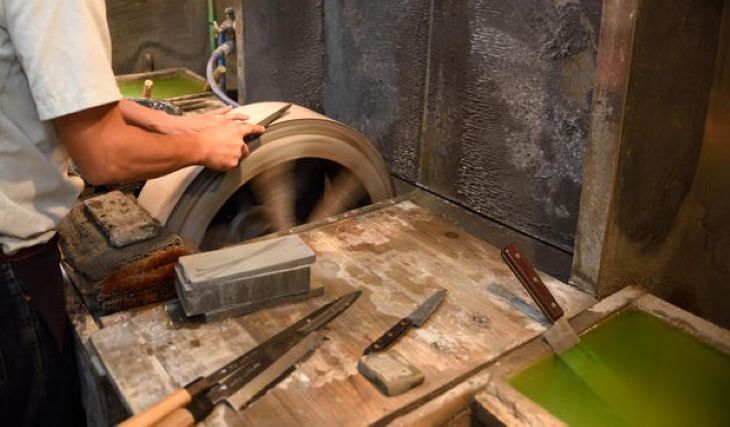 דקירה עבודה סכין (פלאש 90)