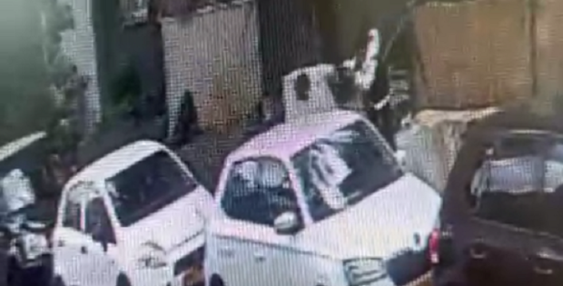 אישום: שדד את התיק מאישה מבוגרת שנפלה ונפצעה