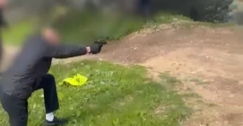 קליעה למטרה: כתב-אישום נגד ארבעה צעירים שירו על בקבוק וברחו משוטרים