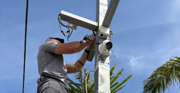 חדרה: שוטרים פירקו מצלמות לא חוקיות שלפי החשד שימשו גורמים עבריינים