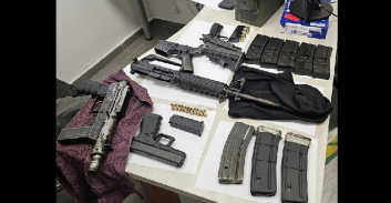 ארבעה מאום אל-פאחם נאשמים בעבירות נשק וסחיטה באיומים