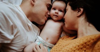 ההפתעות של שנת ההורות הראשונה: מה עומד מאחורי הימים שנראים קצת אחרת?