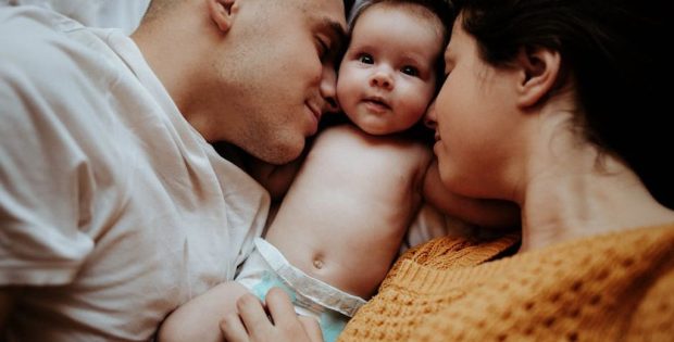 ההפתעות של שנת ההורות הראשונה: מה עומד מאחורי הימים שנראים קצת אחרת?