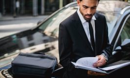 יוקרה שמלווה את היום: רכב חשמלי שמתאים לשגרה העסקית והמשפחתית