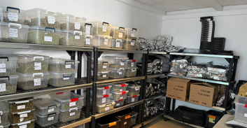 המשטרה חושדת שמחסן ברעננה שימש כמרכז הפצת סמים לכל גוש דן