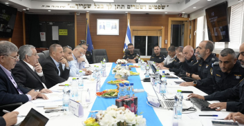 המפכ"ל נפגש במטה הארצי עם ראשי רשויות ערביות