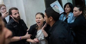 עו"ד אודליה קדמי הכריזה מלחמה על בג"ץ והתעמתה עם משמר בתי-המשפט