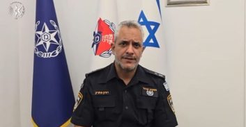 קצין החקירות הבכיר שמקלל ח"כים ומופיע בוועדות הכנסת: "כלב, חרא עליך"