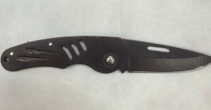 סכין קטין בן 15 צילום דוברות משטרה 