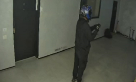 אישום: אסיר ברישיון ומוכר למשטרה פוצצו מטען בפתח דירת-אביו של עבריין