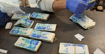 סוכן ביטוח ועובד ברשות המסים חשודים בתרמית משיכת כספי פנסיה