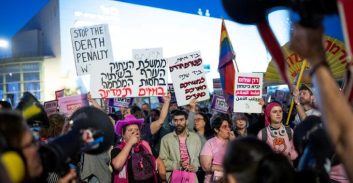 השבת על הבג"צ: "כשהתותחים רועמים, המוזות שותקות"