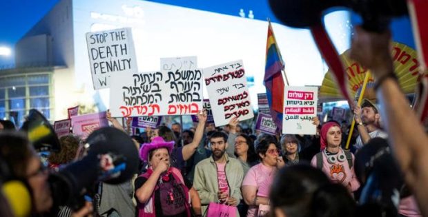 השבת על הבג"צ: "כשהתותחים רועמים, המוזות שותקות"