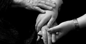 הבת המתנכרת נענשה ועובד העירייה זכה בכל רכושו של הקשיש