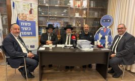 טקס מכירת החמץ במועצה הדתית בבת ים לעו"ד ראיס אבו סייף