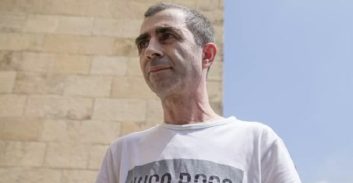כתב אישום נגד אלישע חייבטוב: תקף עוברת אורח ואיים על שוטרים
