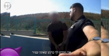חשד: נסע באופנוע גנוב וניסה לתלוש מצלמה טקטית של משטרת התנועה