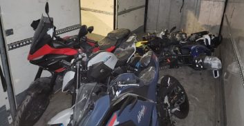 נהג משאית מהשטחים נעצר בדרך ליו"ש עם אופנועים חדשים שנגנבו מהדרום