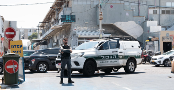 מבצע משולב בבת-ים: צווי סגירה לשלושה עסקים וארבעה אתרי בנייה