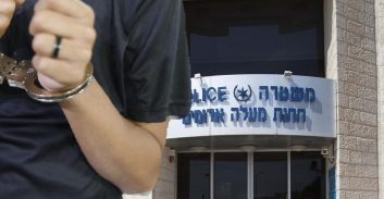 טעות חריגה: מישהו במשטרה התבלבל והביא את העצור הלא-נכון לבית המשפט