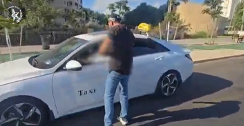 צפו: מעצרו של נהג מונית בחשד לעוקץ אלפי שקלים מקשיש דמנטי