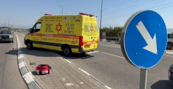 אישום: בת 75 לא עצרה ב"עצור" וגרמה למותם של שני אופנוענים