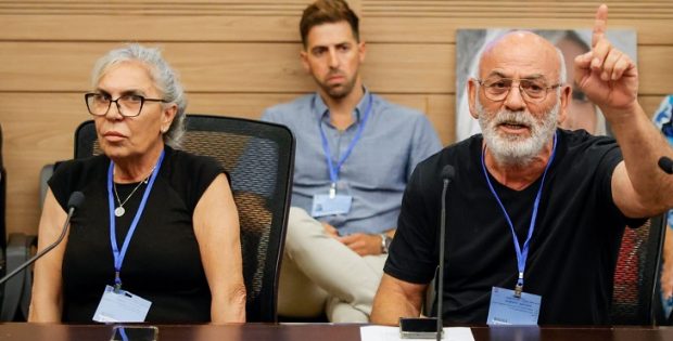 יעקב מלכה לנציגי המשטרה בדיון בכנסת: "ידיכם מגואלות בדם הבת שלי"