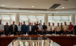 חיבוקים חמים במפגש מפכ"ל המשטרה עם ראשי רשויות ערבים ודרוזים