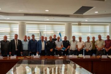 חיבוקים חמים במפגש מפכ"ל המשטרה עם ראשי רשויות ערבים ודרוזים