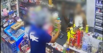 אישום: דרש מבעל מכולת "תביא 30,000 דולר, אחתוך לך את הראש"