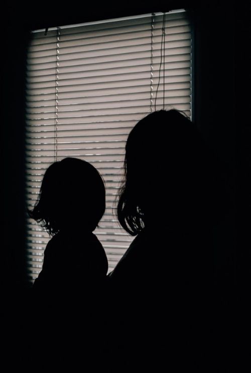 ענייני משפחה גירושין ילדים charlesdeluvio on Unsplash