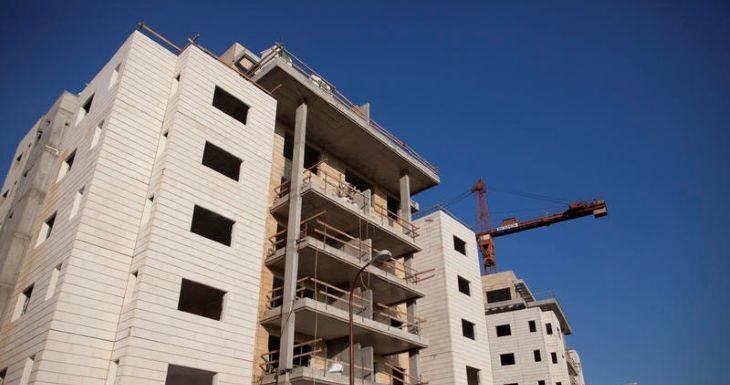 בניה בניין חדש (פלאש 90)