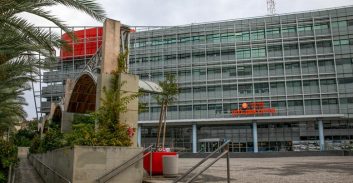 הוארך מעצר סגן ראש עיריית ראשל"צ החשוד בעבירות מין בעובדת