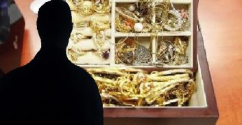 חשד: מוכר למשטרה פרץ לדירה וגנב תכשיטים בשווי 20 אלף שקל