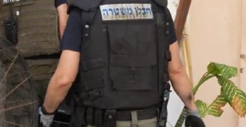 רימון התפוצץ בבניין מגורים בחולון