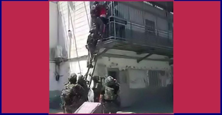 אסיר מתבצר מצדה שירות בתי סוהר (דוברות שב"ס)