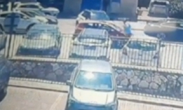 תיעוד: עורך-דין שבר עם פטיש את שמשות הרכב בו נהגה בת-זוגו
