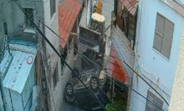 חשד: יתכן שאדם אחר נהג במחפר והפך כלי רכב ברחובות סכנין