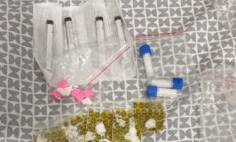 עורך דין נעצר בחשד להברחת סמים מחו"ל בבקבוק להסרת ריסים