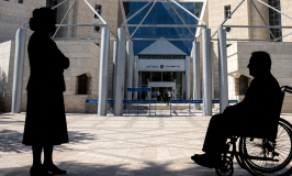 המאבק על קומת-הקרקע: הבעל הסיעודי ביקש לחזור הביתה, האישה סירבה להתפנות
