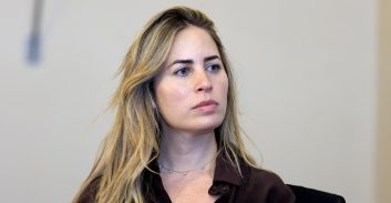 כתב אישום נגד מפיק הרצאות על סחיטה באיומים של אדווה דדון