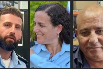 שוטרי מחוז-ש"י קיימו דקת דומיה לזכר שלושת חבריהם שנהרגו בפיגוע בתרקומיא